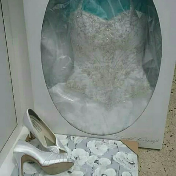 Maggie Sottero wedding gown - like new🌹HOST PICK! - Picture 5 of 5